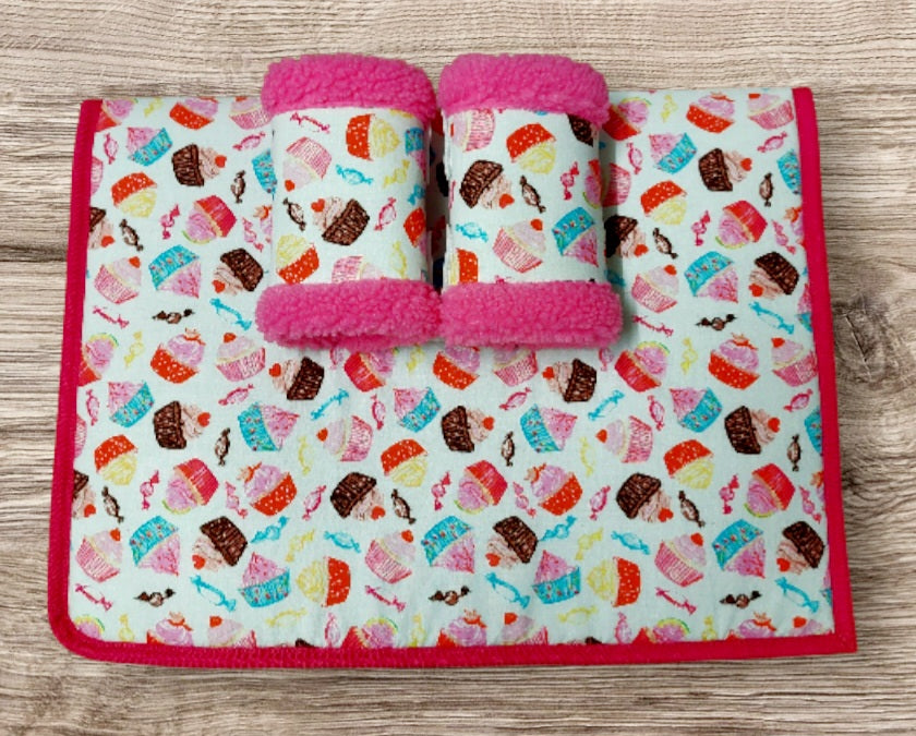 Cupcake Saddlecloth Set
